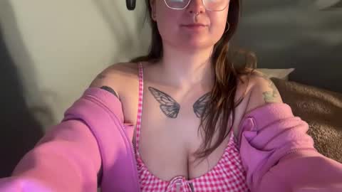 Snapshot of meowmaxx chatting on April 2026 01:33:01 AM meowmaxx online show from April 2026 01:33:01 AM