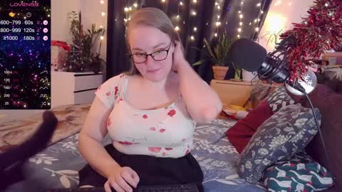 Snapshot of meowut chatting on December 2024 06:12:02 AM Mary online show from December 2024 06:12:02 AM