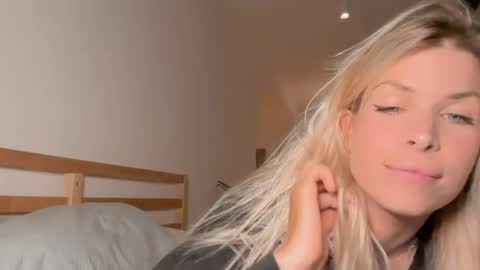 mer_kel online show from May 2026 10:18:02 PM