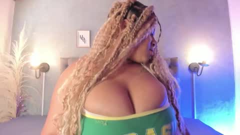 Snapshot of meridalane chatting on November 2025 01:11:01 PM meridalane online show from November 2025 01:11:01 PM