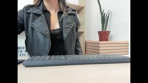 Merlina online show from September 2025 02:44:02 PM