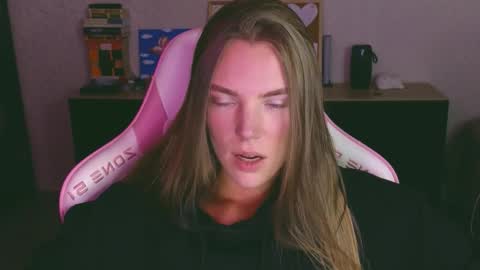 Snapshot of merry_dancers_ chatting on November 2025 03:39:01 PM Susan online show from November 2025 03:39:01 PM