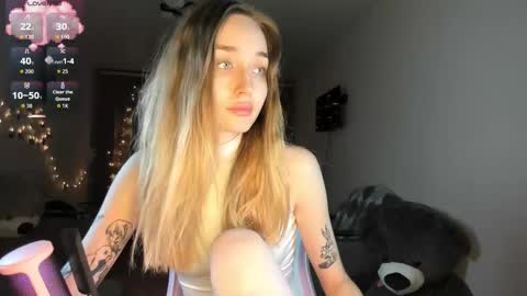 Snapshot of merryl_clark chatting on September 2025 03:39:01 PM Sara online show from September 2025 03:39:01 PM