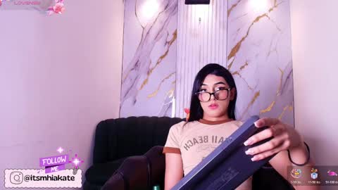 Snapshot of mhia_kate chatting on May 2026 08:25:01 PM Mhia Kate online show from May 2026 08:25:01 PM
