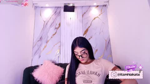 Snapshot of mhia_kate chatting on May 2026 12:12:02 PM Mhia Kate online show from May 2026 12:12:02 PM