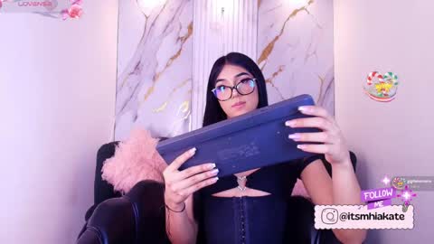 Snapshot of mhia_kate chatting on May 2026 12:11:01 PM Mhia Kate online show from May 2026 12:11:01 PM
