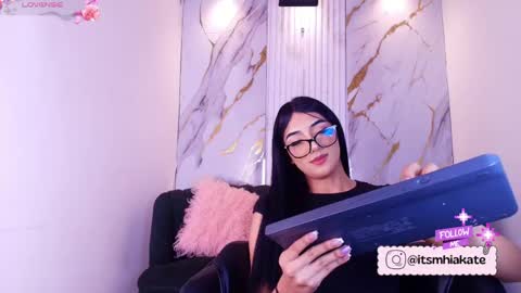 Snapshot of mhia_kate chatting on May 2026 12:11:01 PM Mhia Kate online show from May 2026 12:11:01 PM