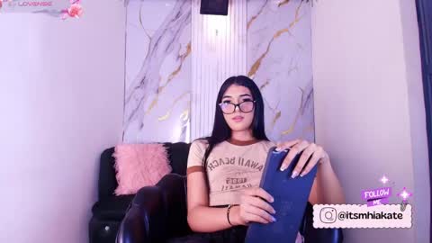 Snapshot of mhia_kate chatting on May 2026 12:11:02 PM Mhia Kate online show from May 2026 12:11:02 PM