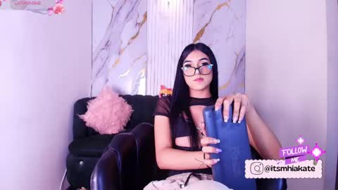 Snapshot of mhia_kate chatting on May 2026 12:12:01 PM Mhia Kate online show from May 2026 12:12:01 PM