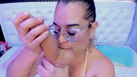 MHONIK BELUCI online show from February 2026 04:33:01 PM