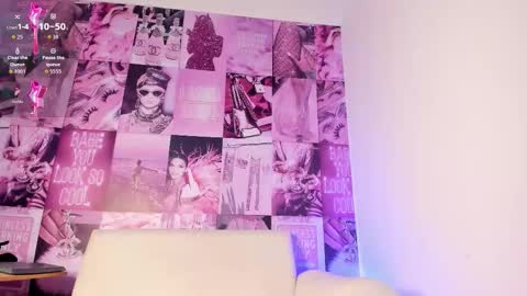 Mia online show from November 2025 06:51:01 PM