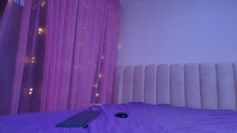 Emi online show from February 2026 07:17:02 PM