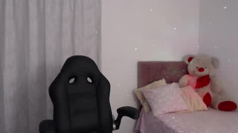 Snapshot of mia_199912 chatting on February 2025 05:02:01 AM miaa online show from February 2025 05:02:01 AM