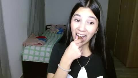 Mia online show from October 2025 01:03:02 AM