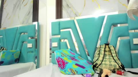 Mia online show from December 2024 10:45:02 AM