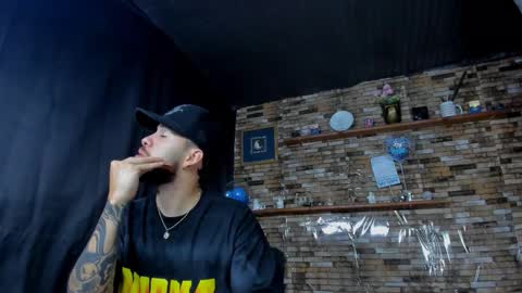 Snapshot of mia_and_vincentt chatting on October 2025 02:41:02 AM Mia and vincentt model indepent online show from October 2025 02:41:02 AM