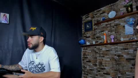 Snapshot of mia_and_vincentt chatting on October 2025 05:00:02 AM Mia and vincentt model indepent online show from October 2025 05:00:02 AM