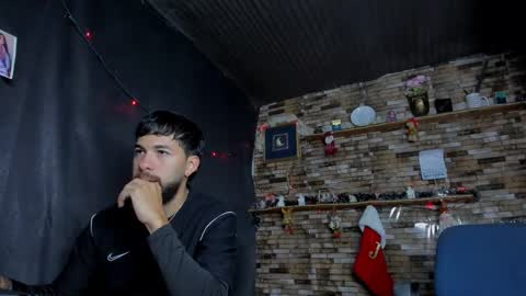 Snapshot of mia_and_vincentt chatting on December 2025 05:13:01 AM Mia and vincentt model indepent online show from December 2025 05:13:01 AM