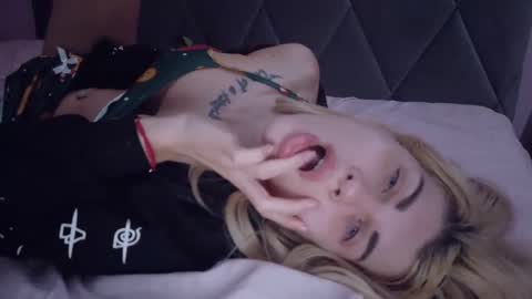 Snapshot of mia_angel chatting on November 2025 04:33:02 AM mia_angel online show from November 2025 04:33:02 AM