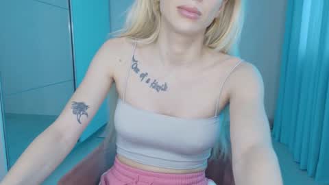 Snapshot of mia_angel chatting on June 2026 01:32:02 PM mia_angel online show from June 2026 01:32:02 PM