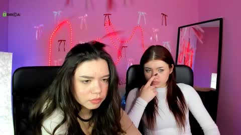 Mia online show from March 2026 01:15:02 PM