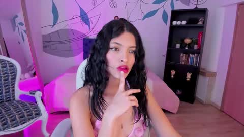Mia online show from March 2026 07:17:01 PM