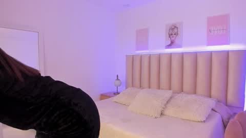 Snapshot of mia_corner chatting on September 2025 04:39:02 PM mia_corner online show from September 2025 04:39:02 PM