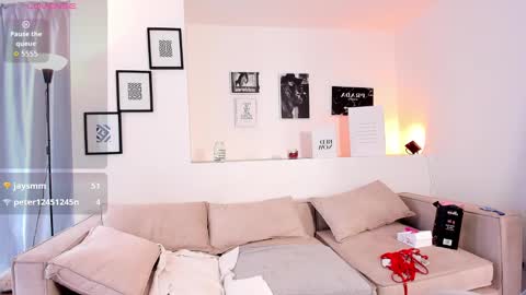 Snapshot of mia_corner chatting on September 2025 06:35:02 PM mia_corner online show from September 2025 06:35:02 PM