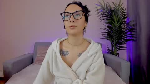 Sarah Luna online show from April 2026 01:02:02 PM