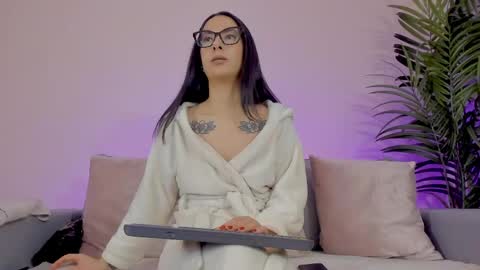 Sarah Luna online show from May 2026 12:22:02 PM