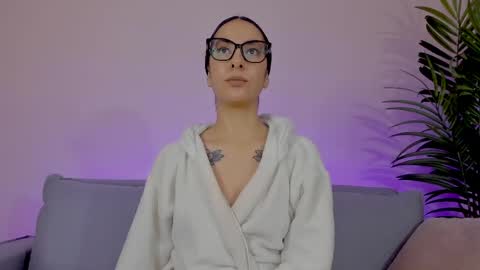 Sarah Luna online show from May 2026 12:33:01 PM