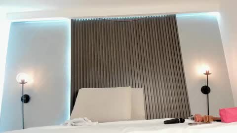 Mia Dollce online show from February 2026 11:20:01 AM