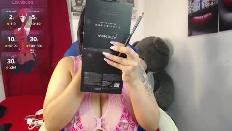 Mia online show from November 2025 10:15:01 AM