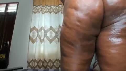 mia_ebbony online show from October 2025 07:40:01 AM