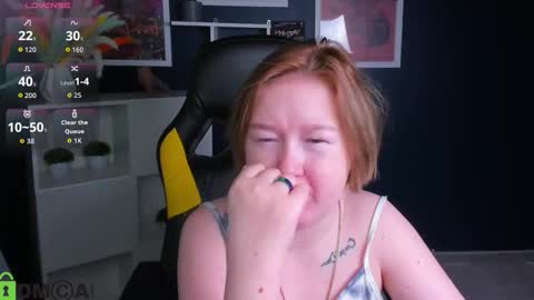 Mia online show from November 2025 02:44:01 AM