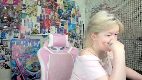 Mia online show from March 2026 03:23:02 AM