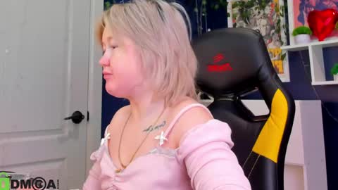 Snapshot of mia_ferd chatting on May 2026 03:48:01 AM Mia online show from May 2026 03:48:01 AM