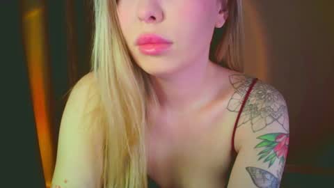 Snapshot of mia_fleur_ chatting on January 2025 02:57:01 AM Mia online show from January 2025 02:57:01 AM