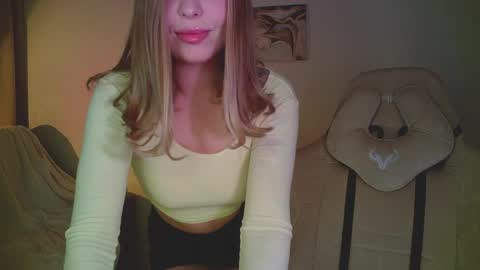 Snapshot of mia_fleur_ chatting on April 2026 10:18:01 PM Mia online show from April 2026 10:18:01 PM