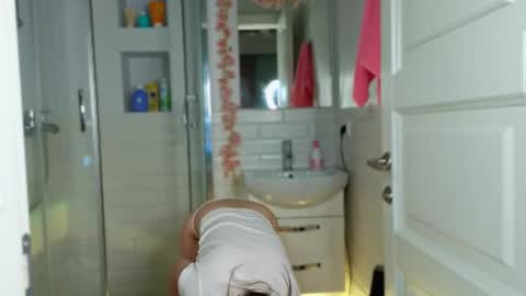 Snapshot of mia_g_ chatting on February 2025 05:42:02 AM Mia online show from February 2025 05:42:02 AM