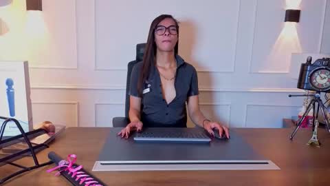 Snapshot of mia_gatesvg chatting on February 2026 03:11:01 AM Mia online show from February 2026 03:11:01 AM