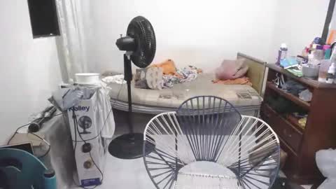 izzy online show from December 2025 02:05:02 AM