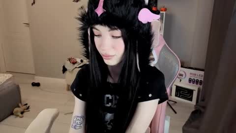 Snapshot of mia_gothh chatting on November 2025 03:14:02 PM MIA HELP ME REACH 100 LIKES online show from November 2025 03:14:02 PM