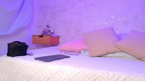 mia_hill1_ online show from May 2026 08:03:01 PM