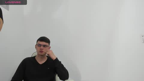 mia_ian online show from April 2026 09:38:01 PM