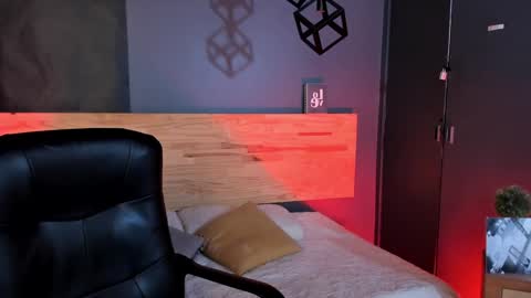 Val  online show from January 2025 08:03:02 PM