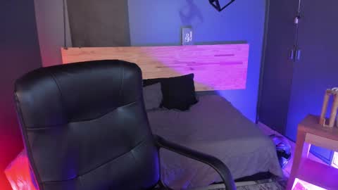 Val  online show from February 2025 11:26:01 PM