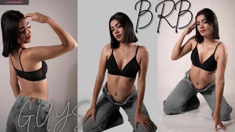 Snapshot of mia_kisses2 chatting on March 2026 02:17:01 AM Mia online show from March 2026 02:17:01 AM