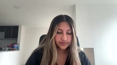 Snapshot of mia_lehn chatting on April 2026 06:05:01 PM MIA online show from April 2026 06:05:01 PM