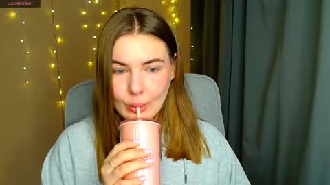 mia_lemm online show from November 2025 09:09:02 AM